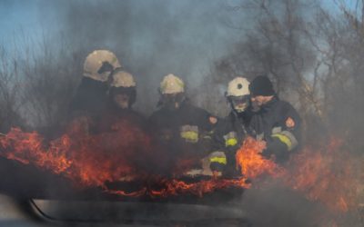 Techniki gaszenia pożaru samochodów